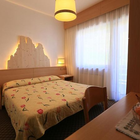 Hotel Miramonti ヴィーゴ・ディ・ファッサ エクステリア 写真
