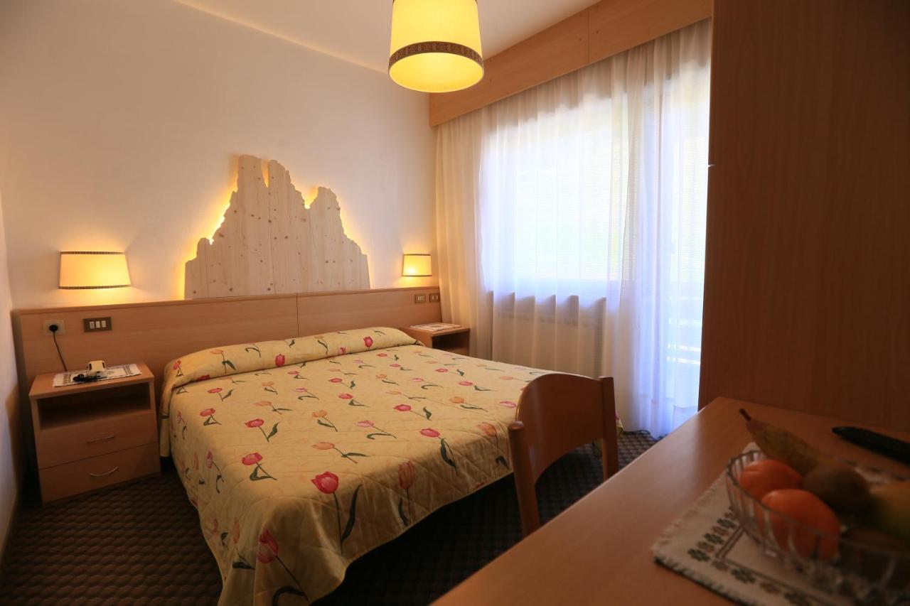 Hotel Miramonti ヴィーゴ・ディ・ファッサ エクステリア 写真