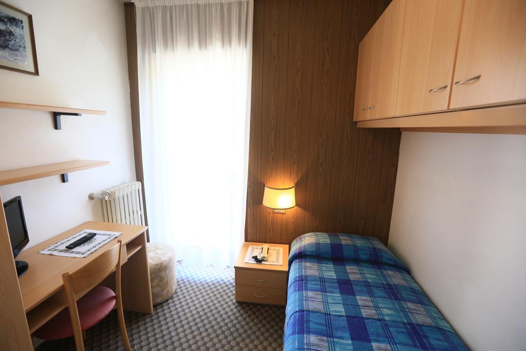 Hotel Miramonti ヴィーゴ・ディ・ファッサ エクステリア 写真